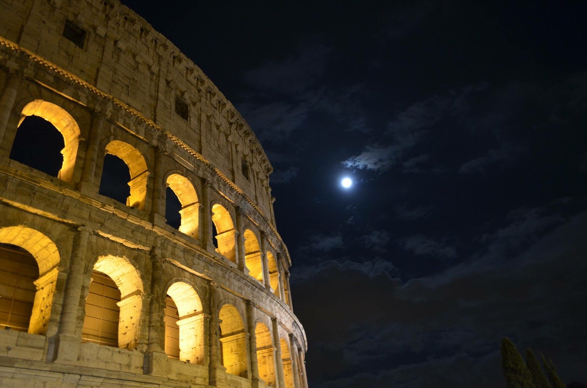 colosseo luna 2224974 1920