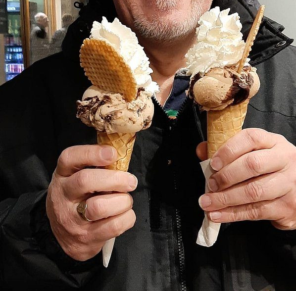 gelati coni tagliata